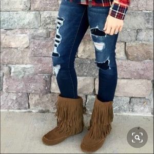 Minnetonka fringe boots! 💕